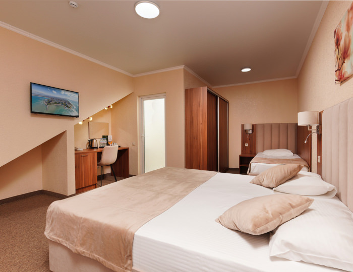 Делюкс 2-м с 3-мя с доп.местами Бетон 1 этаж - Курортный отель «Славянка»